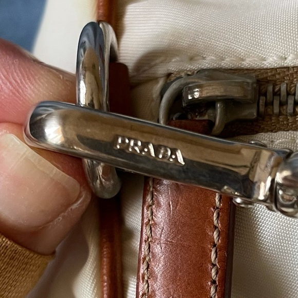 Vintage authentic Prada nylon bag with leather details - Picture 7 of 16